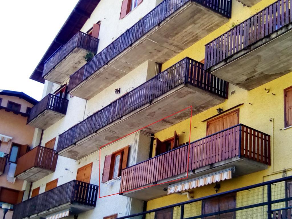 Bilocale A Piazza Brembana Appartement Buitenkant foto